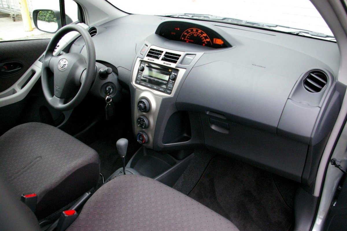Toyota Yaris 2008 салон