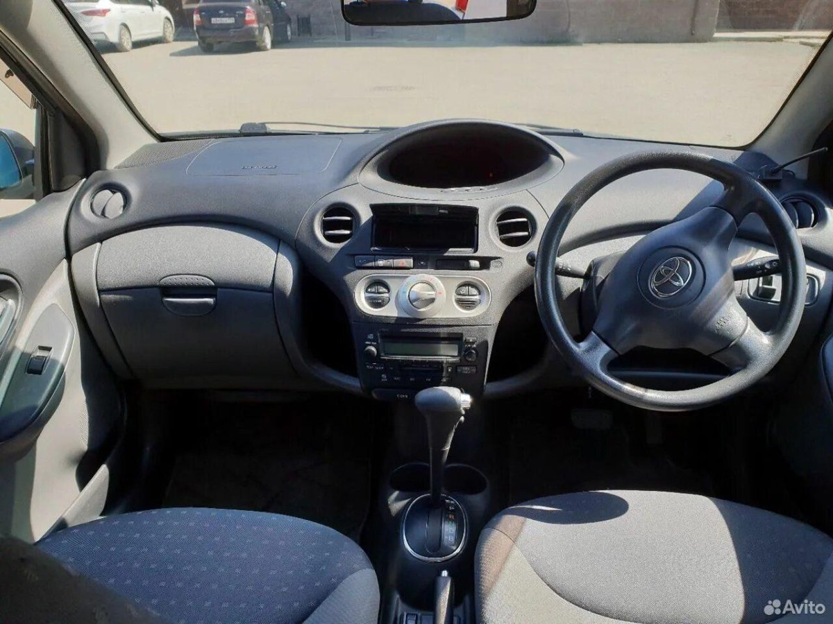 Тойота Витц 2003 салон