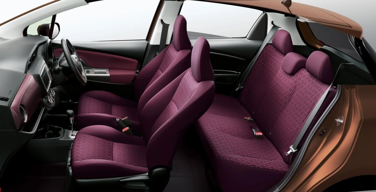 Toyota Vitz 2016 салон