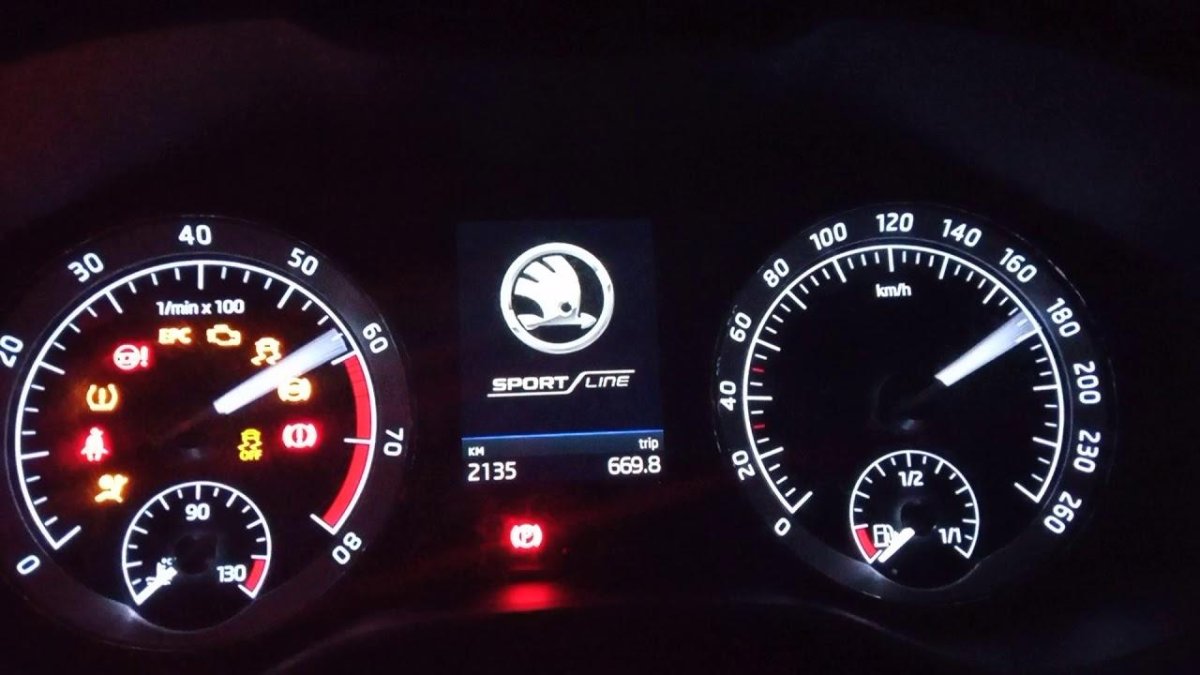 Приборная панель Skoda Octavia a7 индикаторы