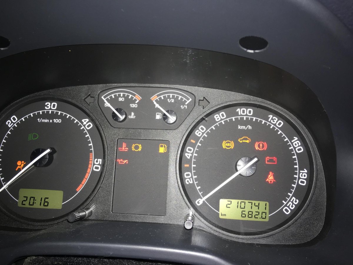 Skoda Fabia 2 приборная панель