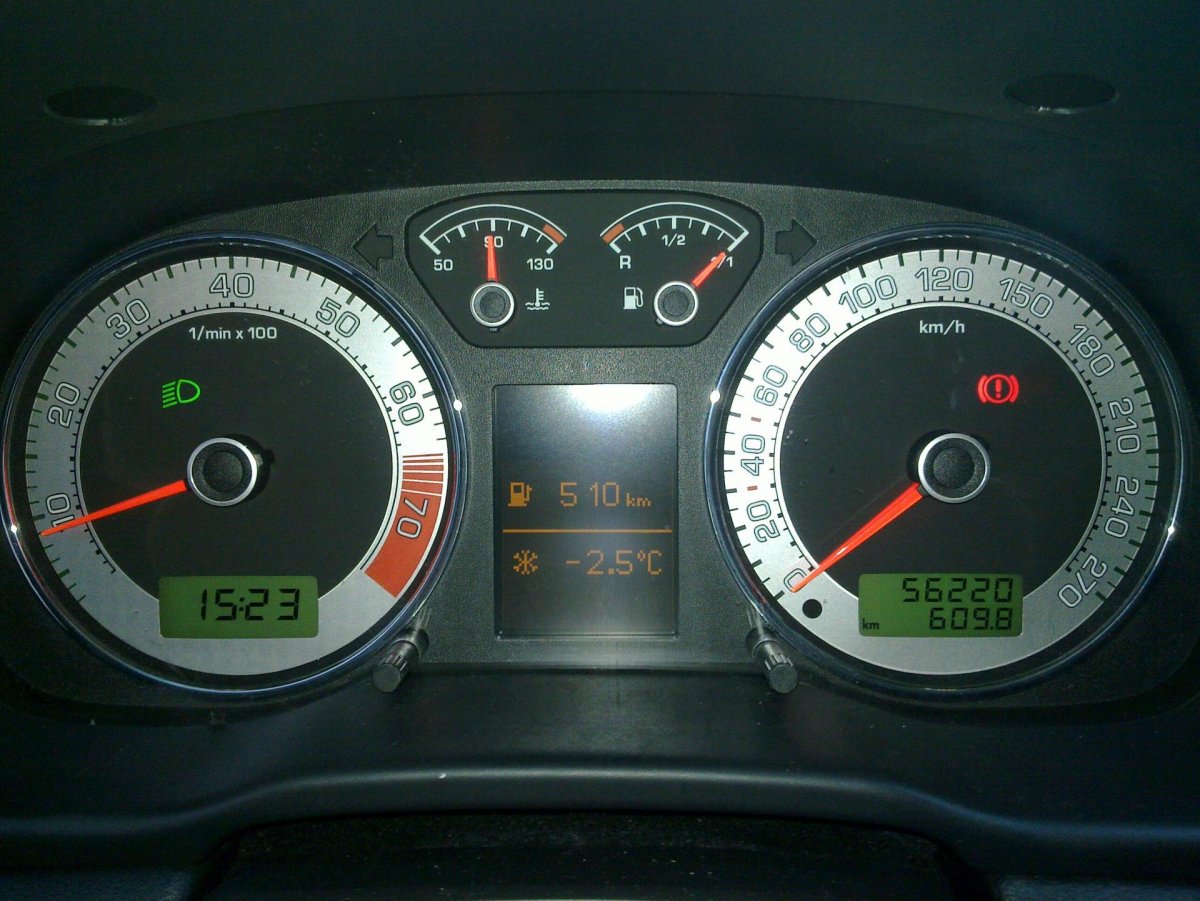 Шкода Октавия 2008 панель приборов