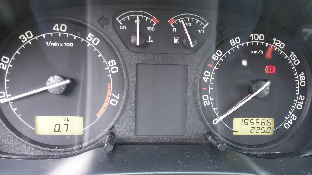 Панель приборов Шкода Октавия а4