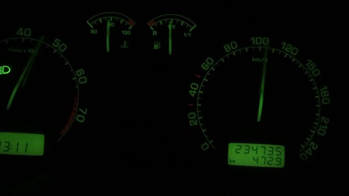 Индикаторы приборной панели Шкода Октавия а4