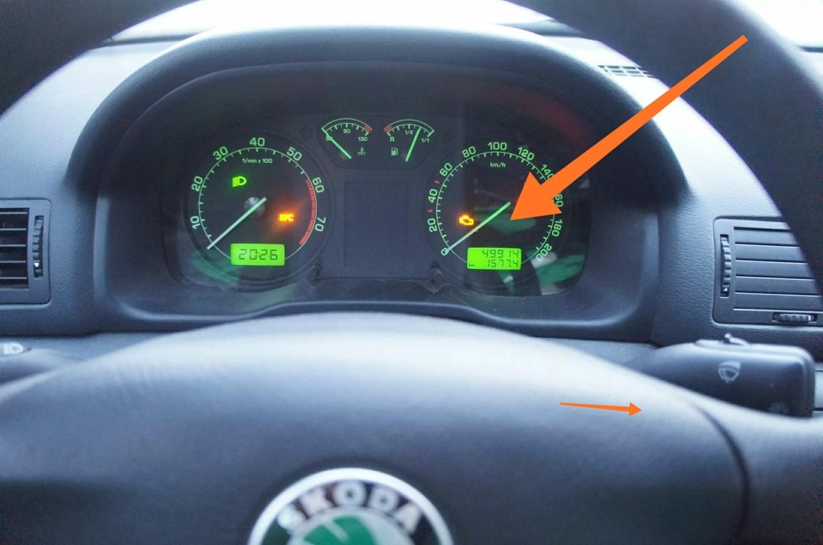 Лампочка чек Шкода Октавия 2007