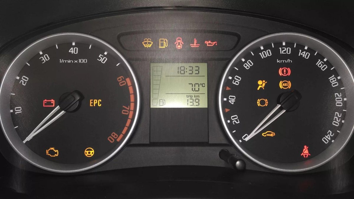 Приборная панель Шкода Фабия 2