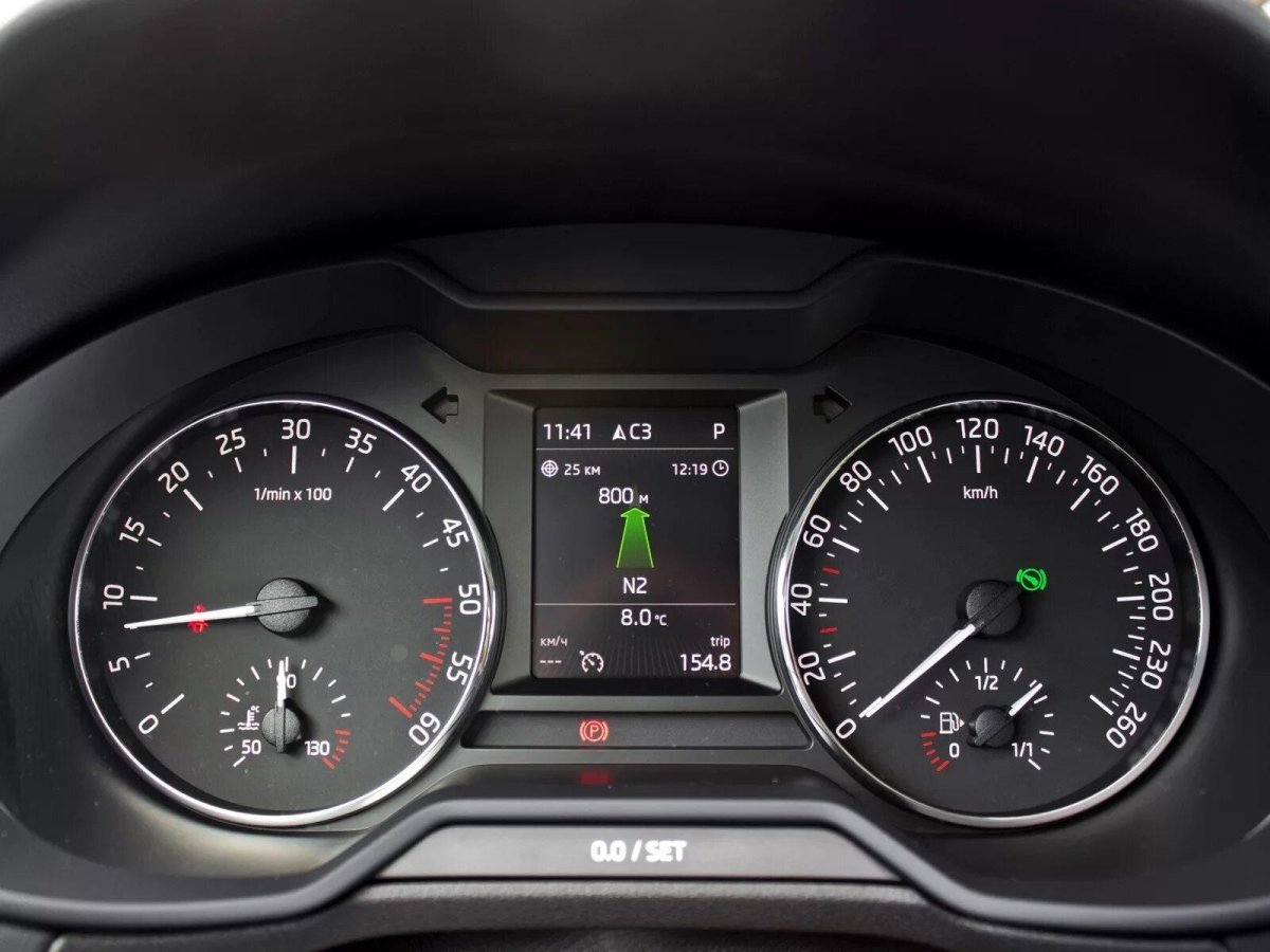 Приборная панель Шкода Октавия 2016