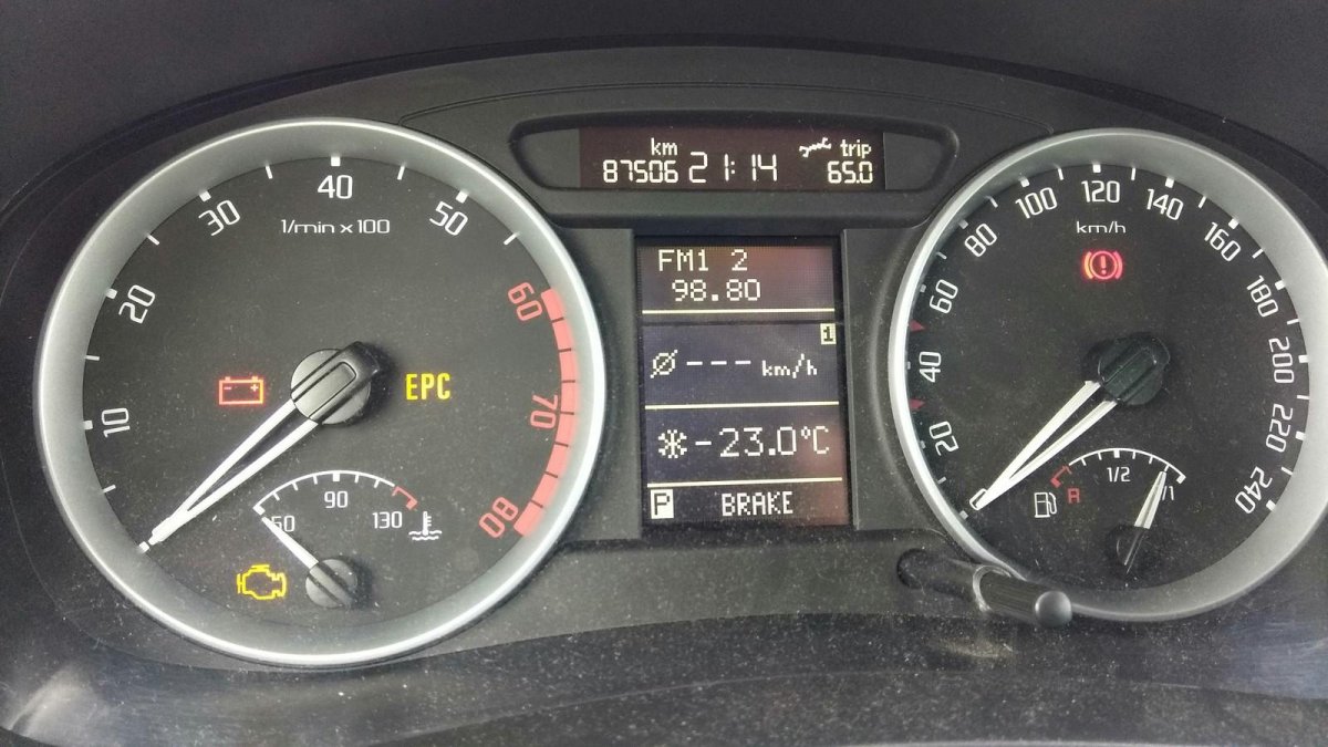 Приборная панель Шкода Фабия 2