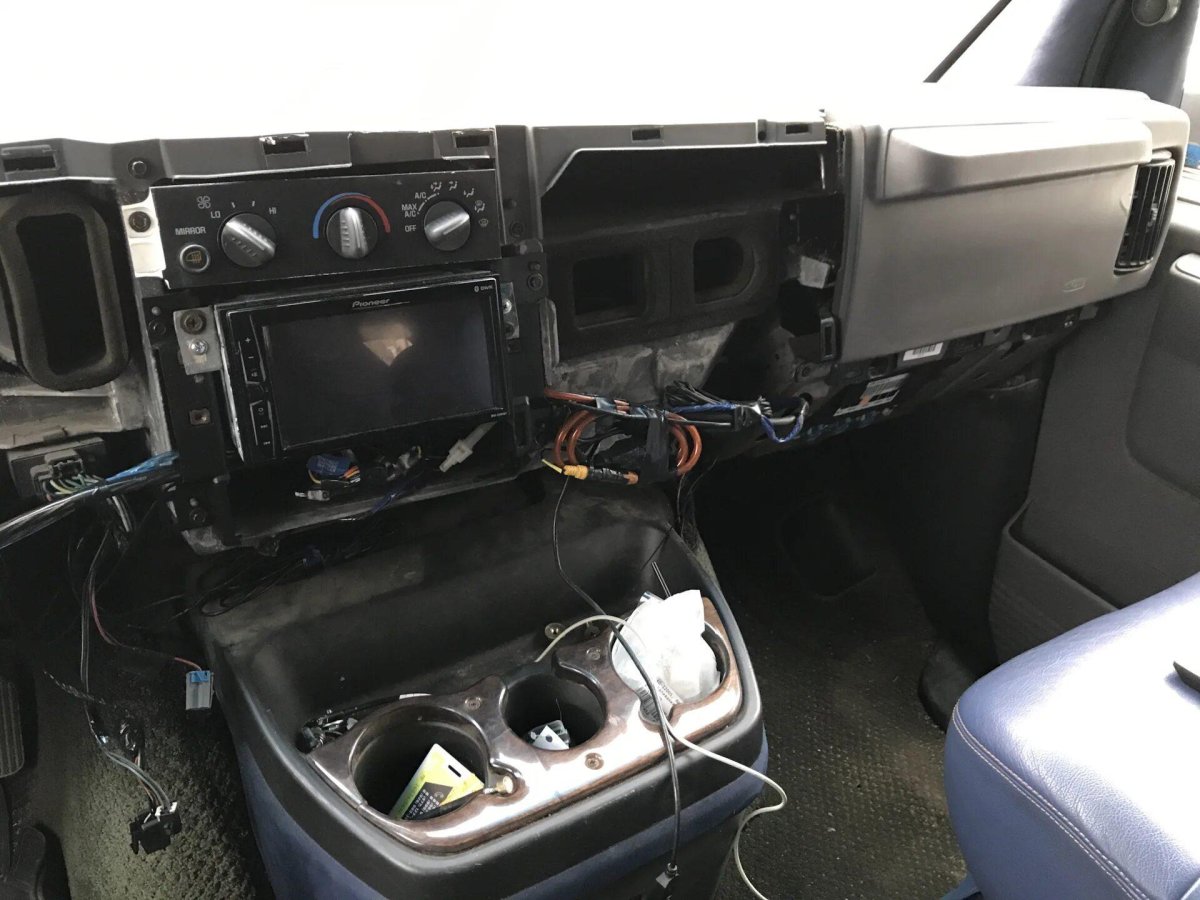 Приборная панель Chevrolet Express