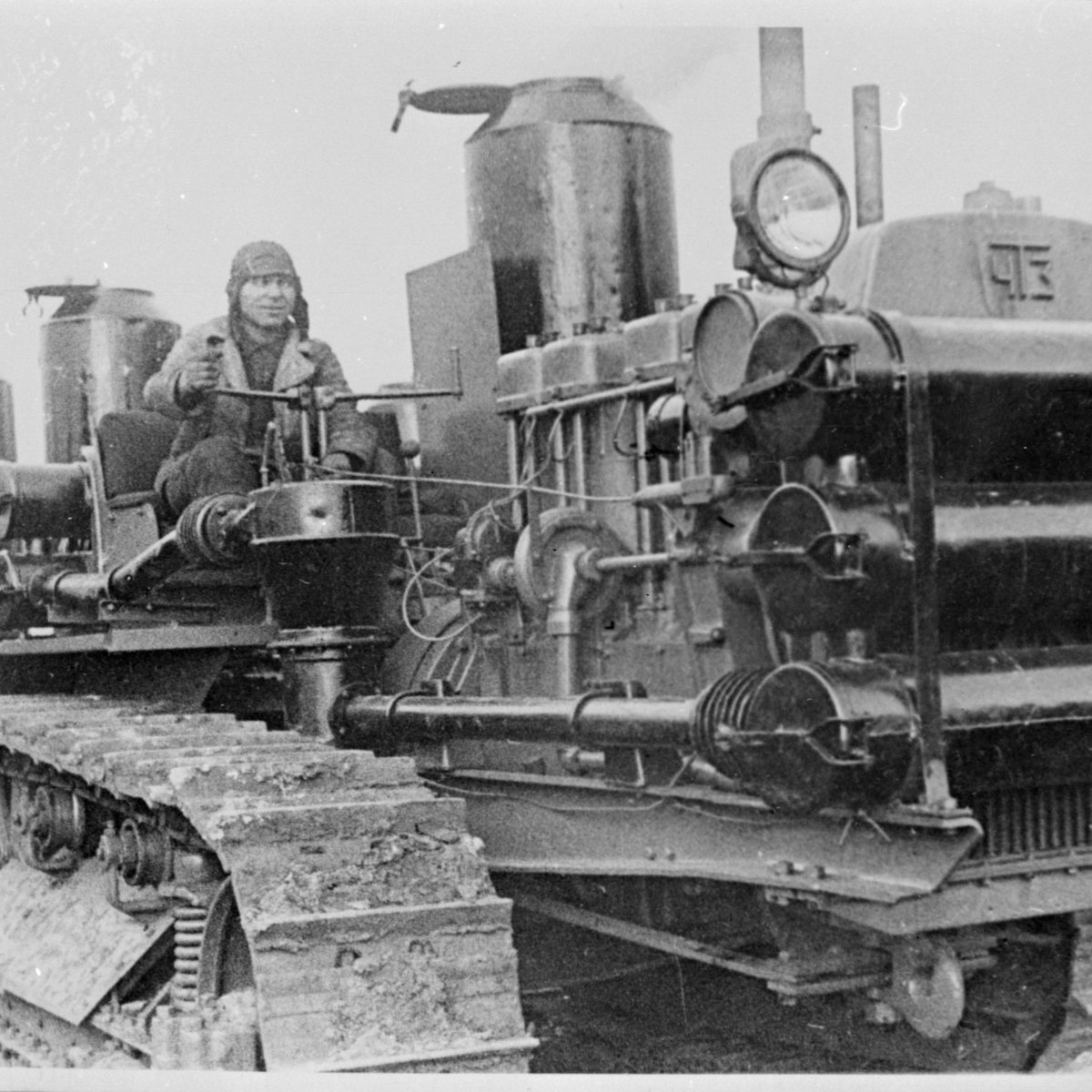 Газогенераторный трактор СГ-65