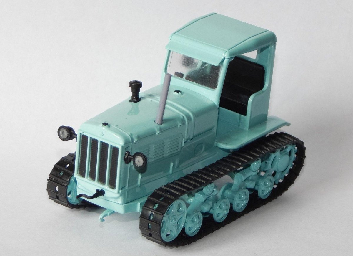 Гусеничный трактор СХТЗ-Нати