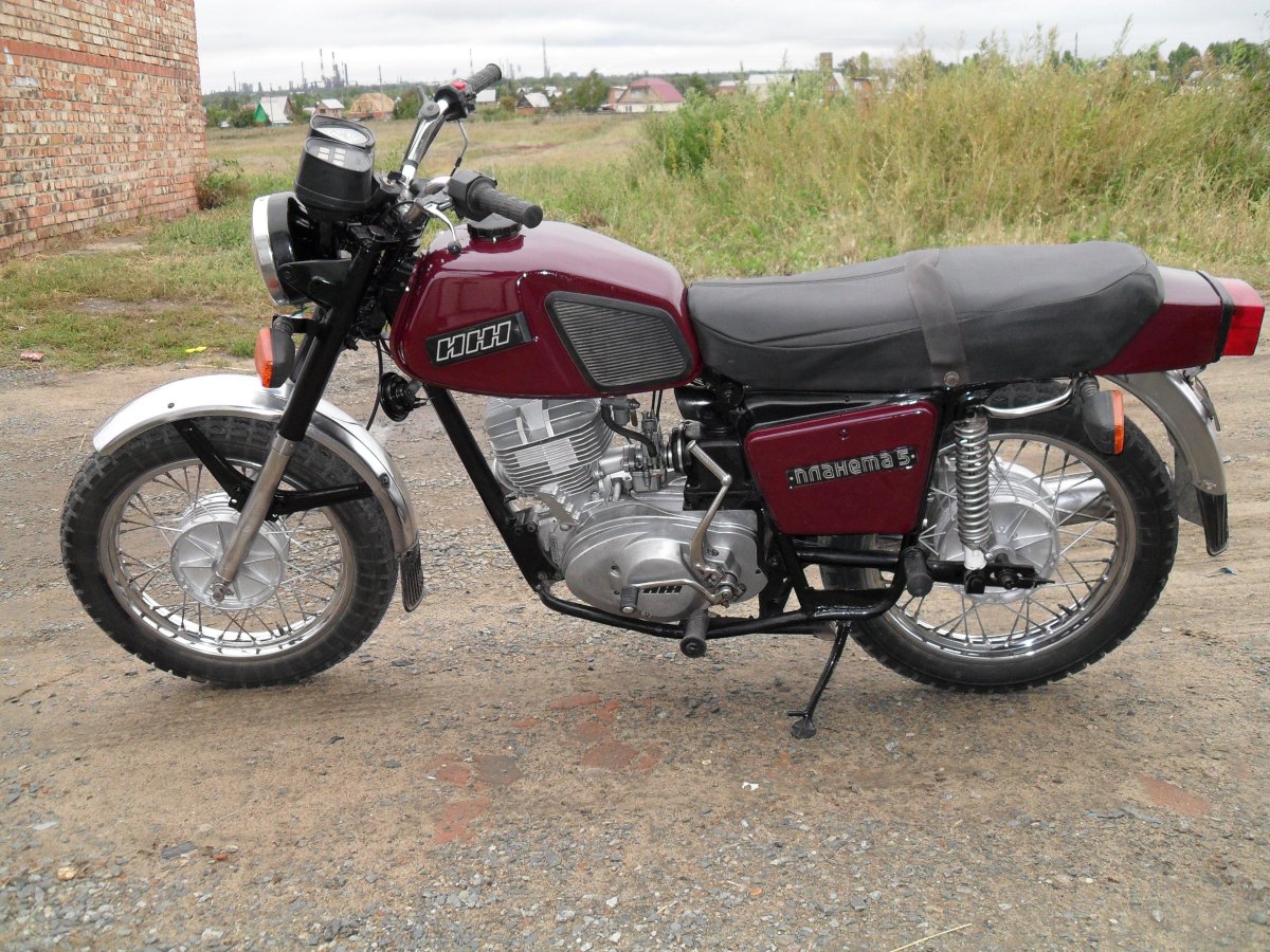 Мотоцикл ИЖ Планета 5 красный