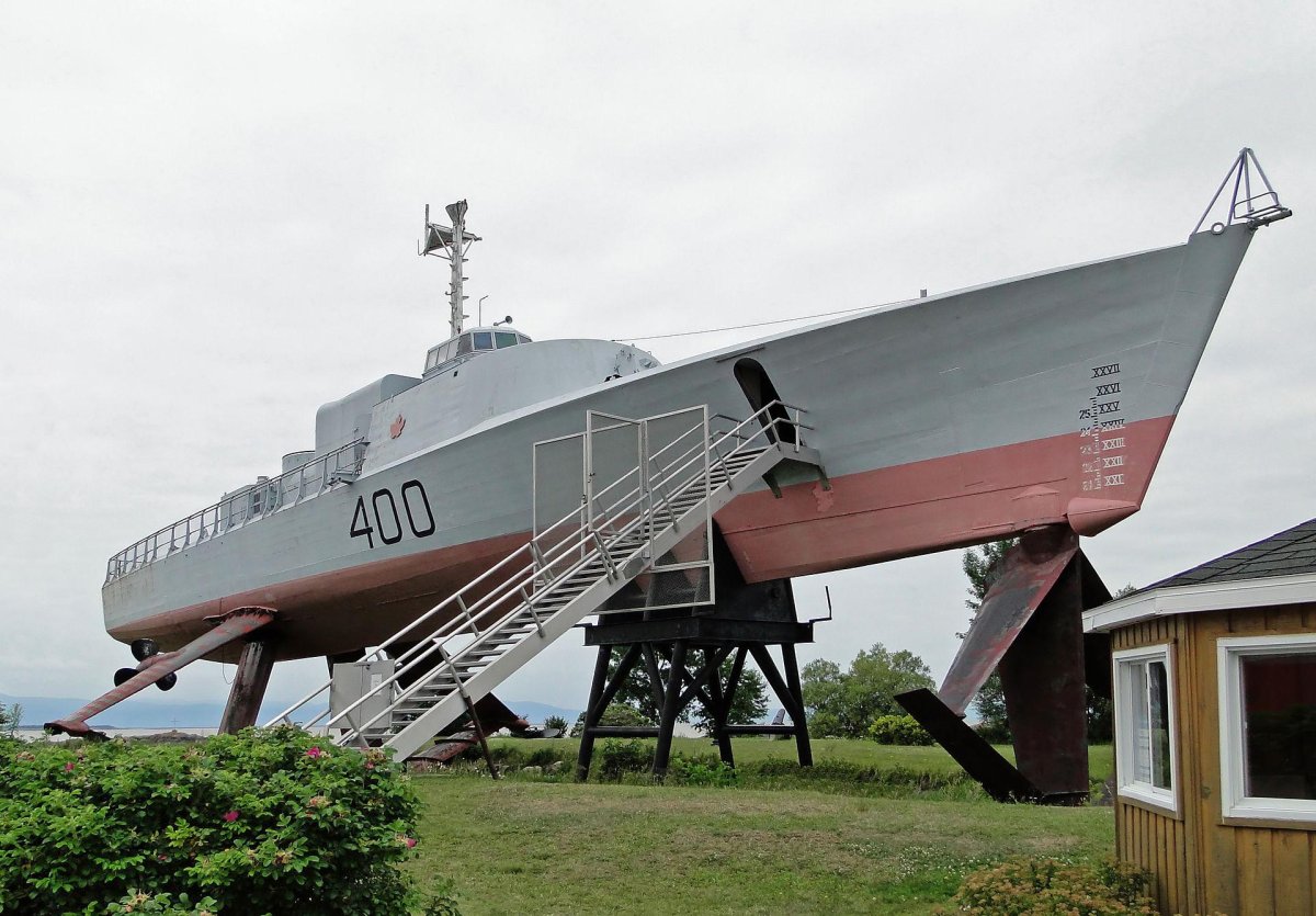 HMCS Bras d'or (FHE 400)