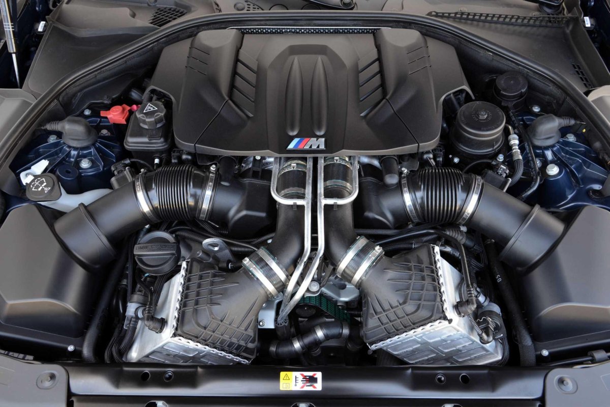 BMW s63 m TWINPOWER Turbo