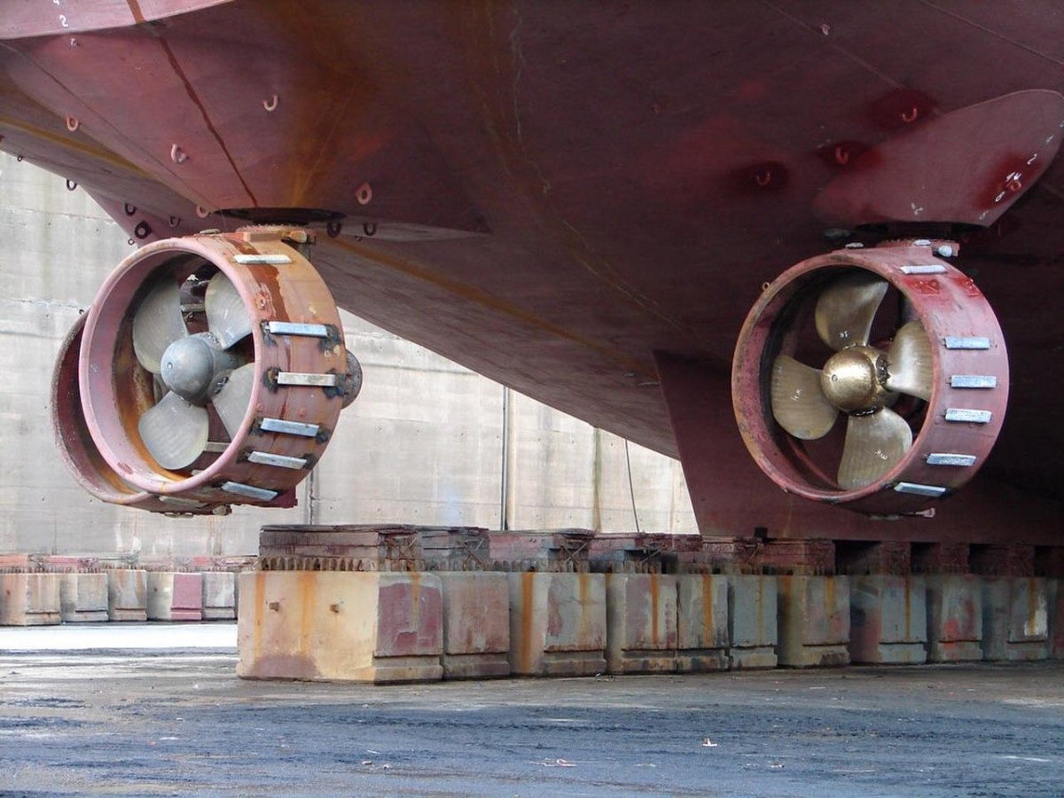 Винторулевые колонки Azimuth Thruster