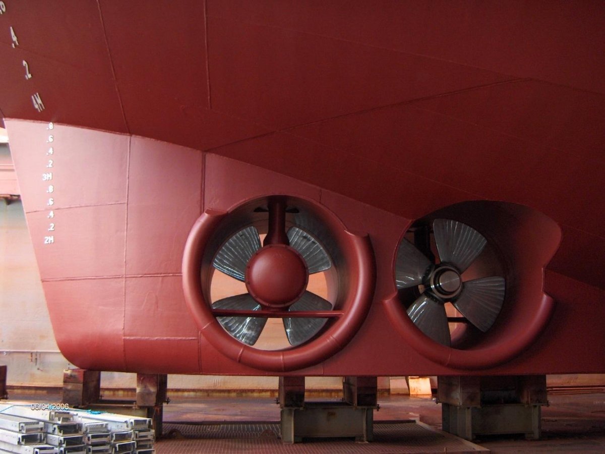 Подруливающие винты на судне