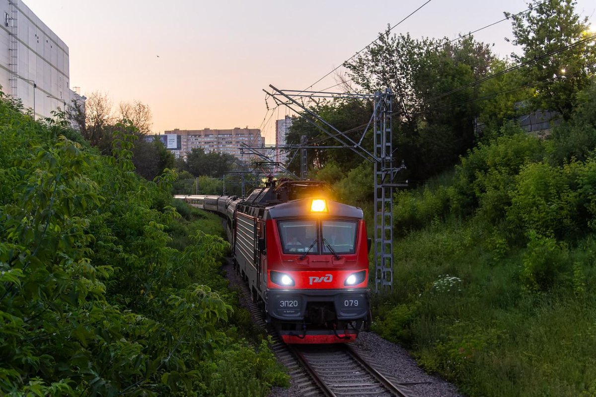Электропоезд в депо