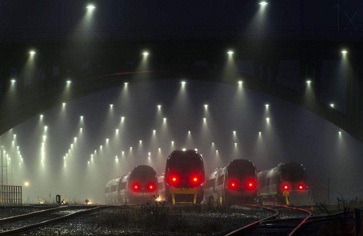 Поезд красные огни