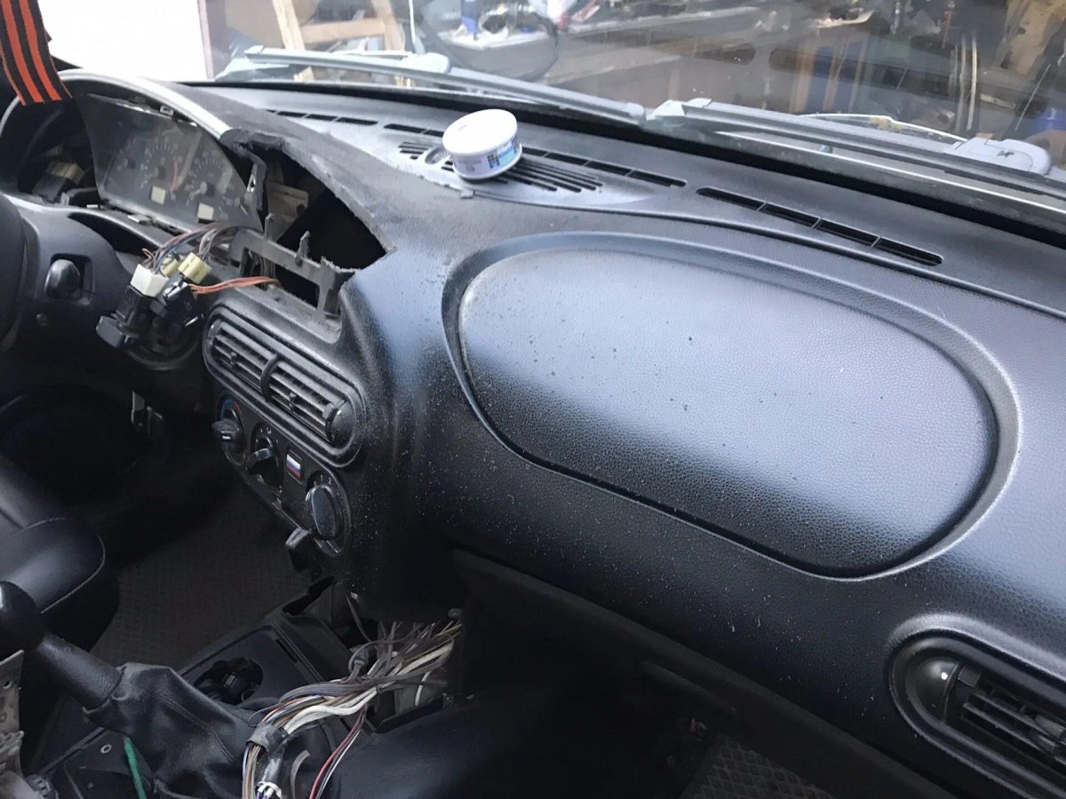 Шпилька кондиционера Нива Шевроле