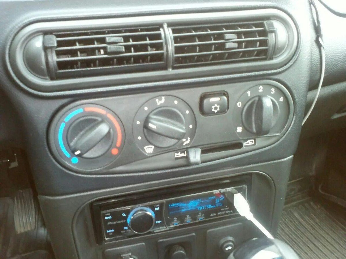 Chevrolet Niva кнопка кондиционера