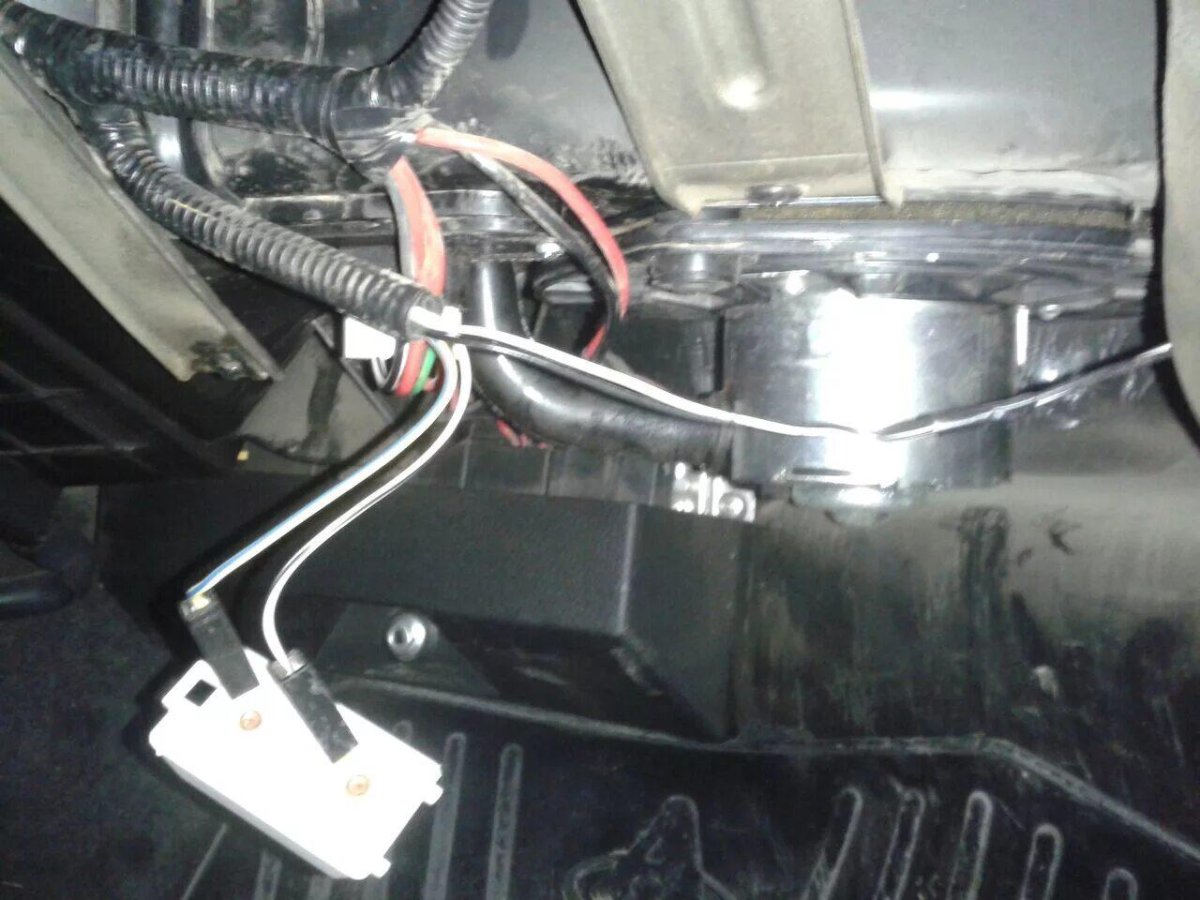 Шевроле Нива датчик испарителя