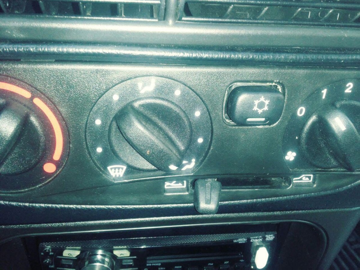 Блок управления кондиционером Шеви Нива