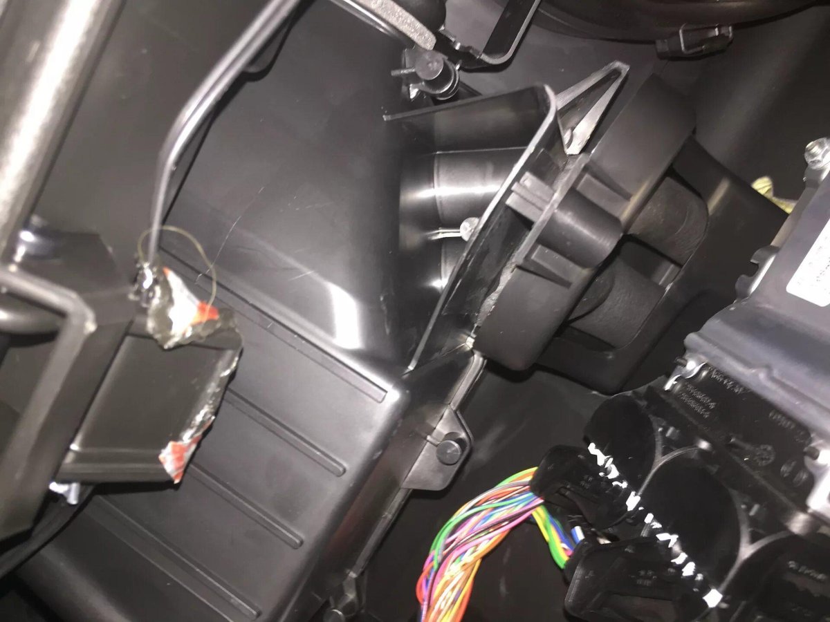 Шевроле Нива датчик испарителя