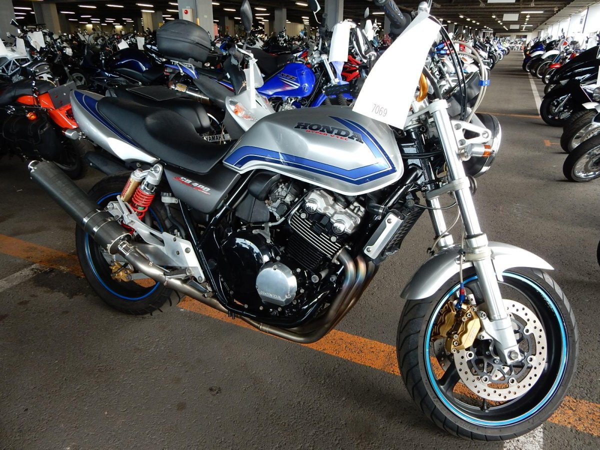 Honda cb400sf VTEC 3