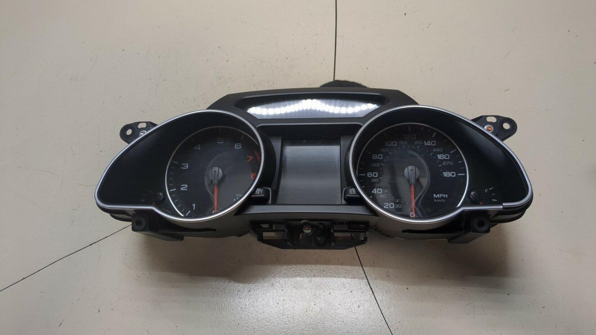 Приборная панель Ауди ТТ 2000