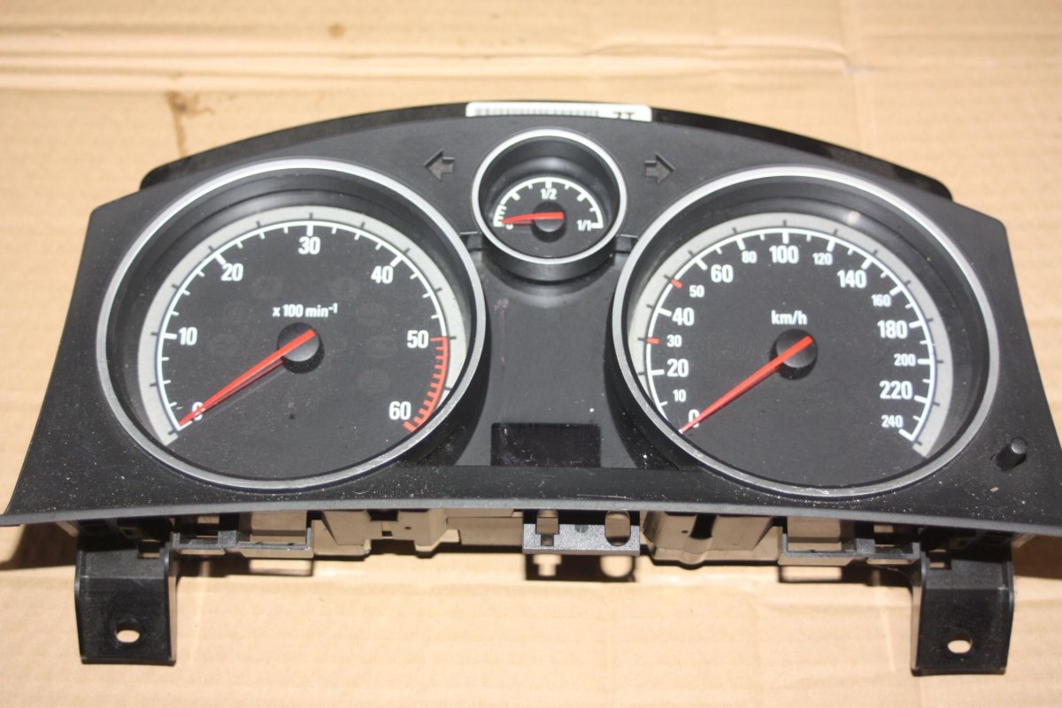 Приборная панель Opel Zafira a