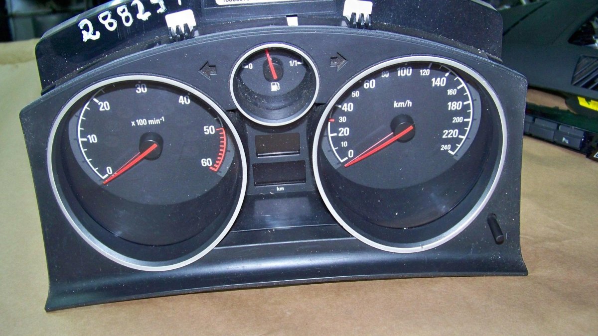Opel Astra h 2007 панель приборов