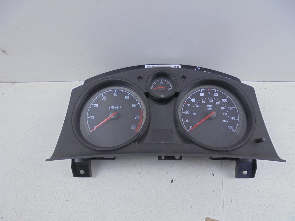 Приборная панель Opel Zafira b