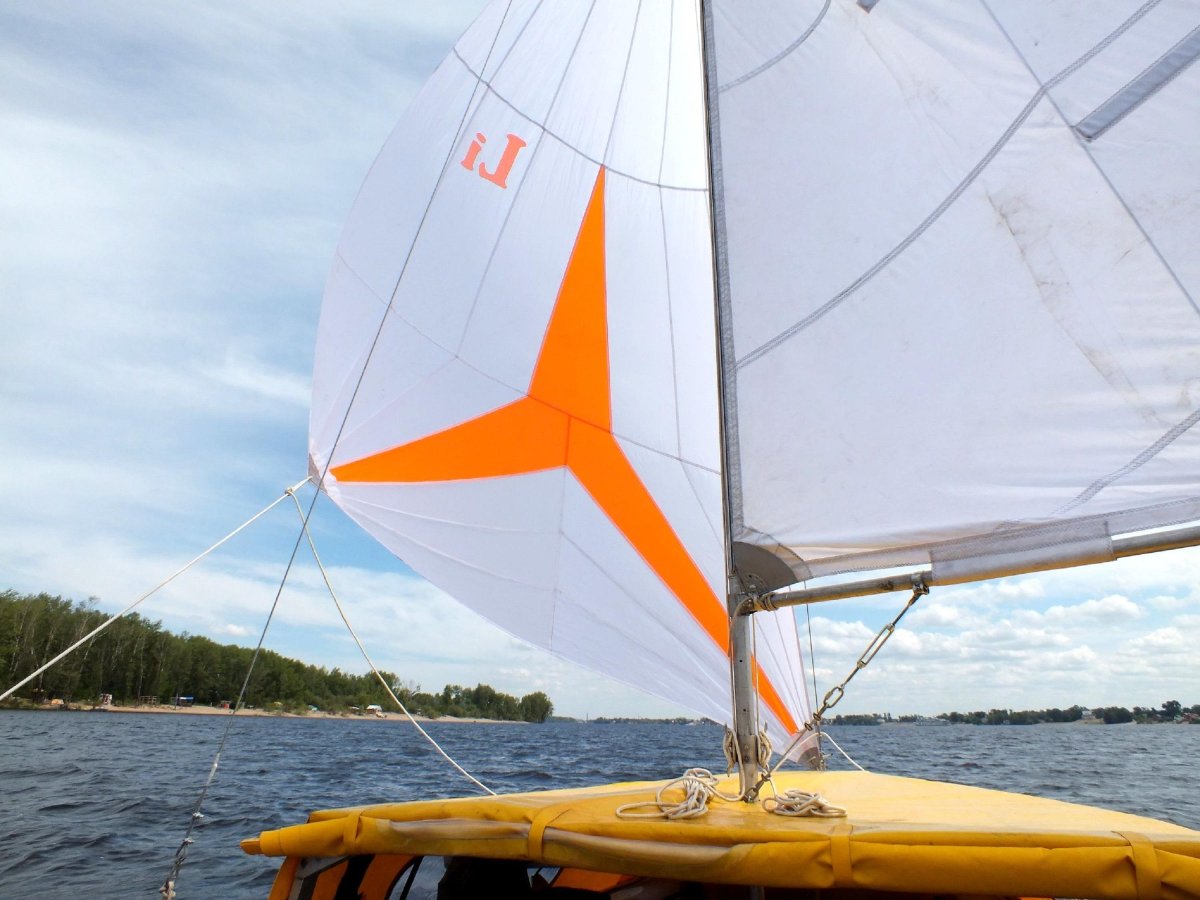 Парусный катамаран Тайфун