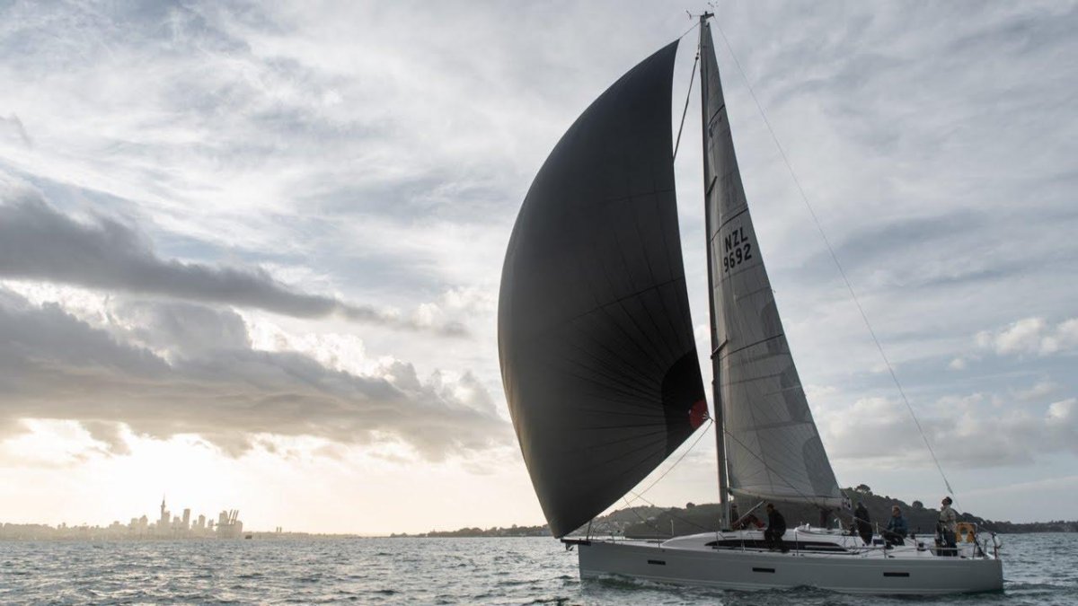 Спинакер Парус