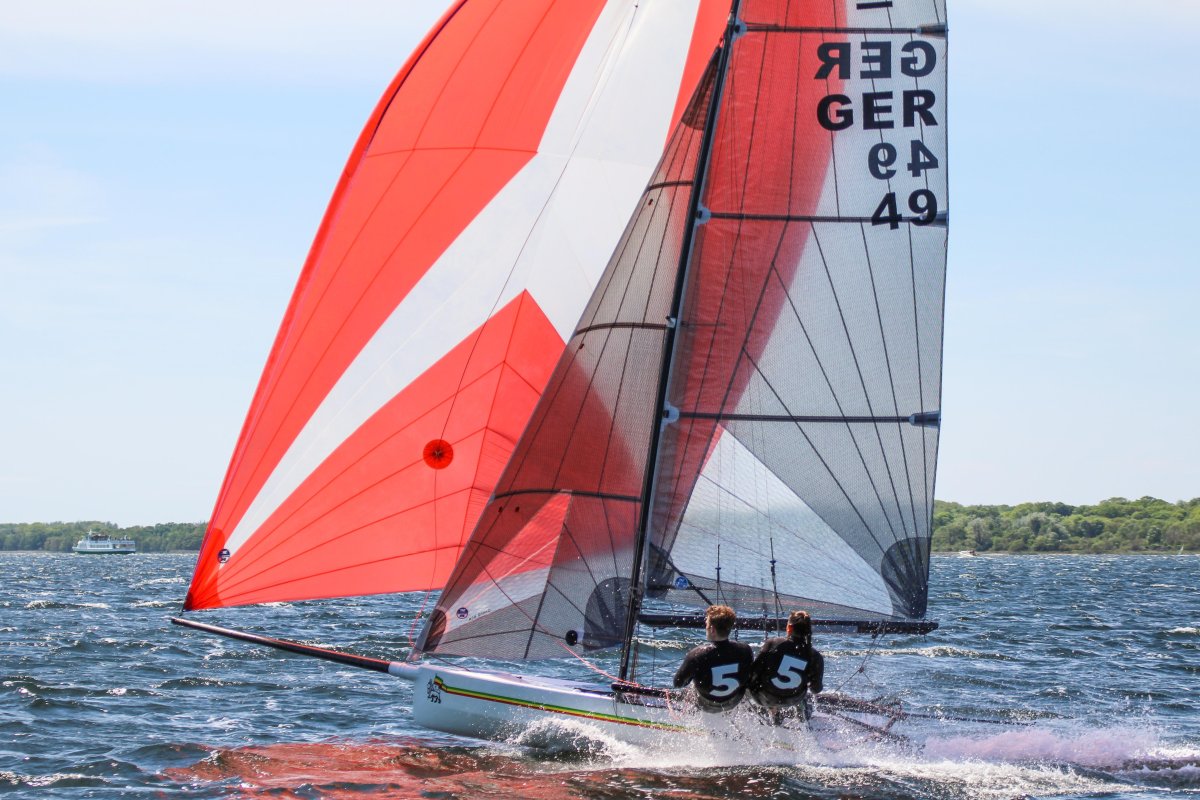 Швертбот 49er