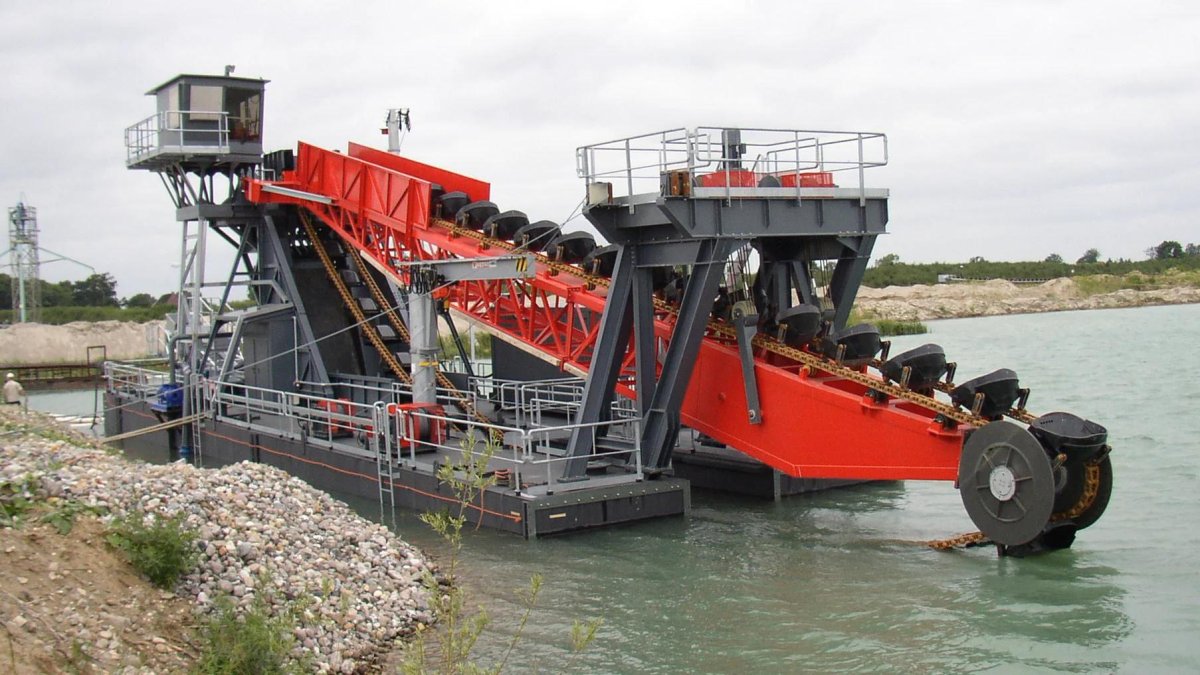 Плавучий грейферный земснаряд