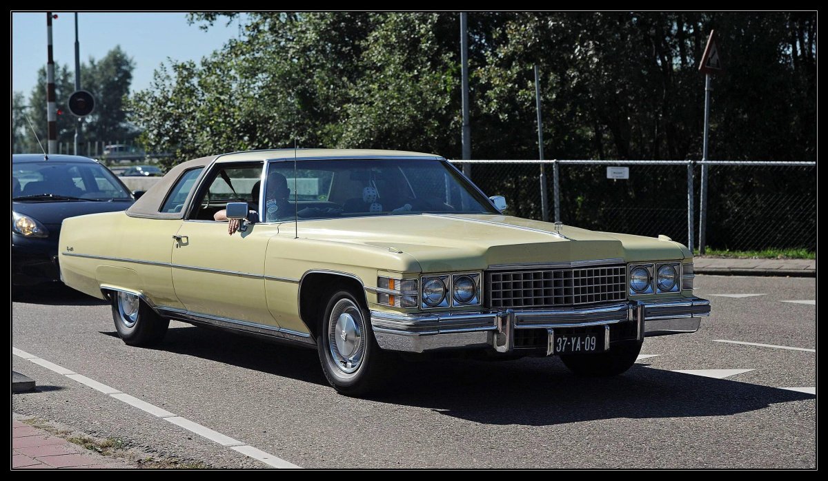 Cadillac Deville купе 1974