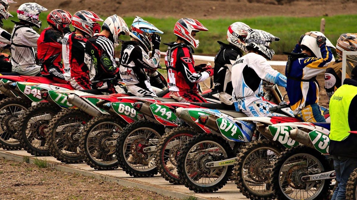 Гонки на кроссовых мотоциклах