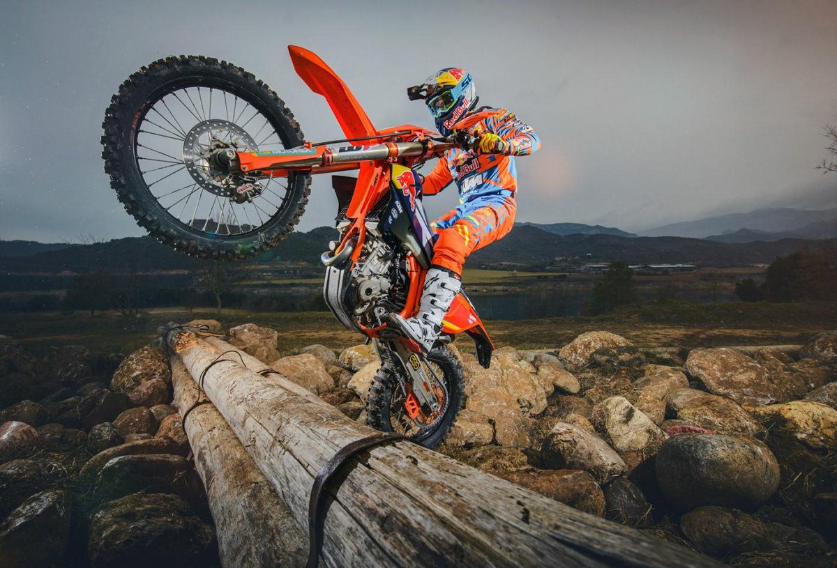 Мотоцикл эндуро ред Булл