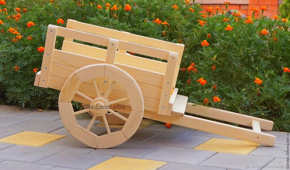 Телега деревянная декоративная для сада