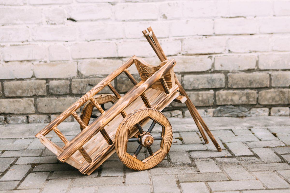 Телега декоративная