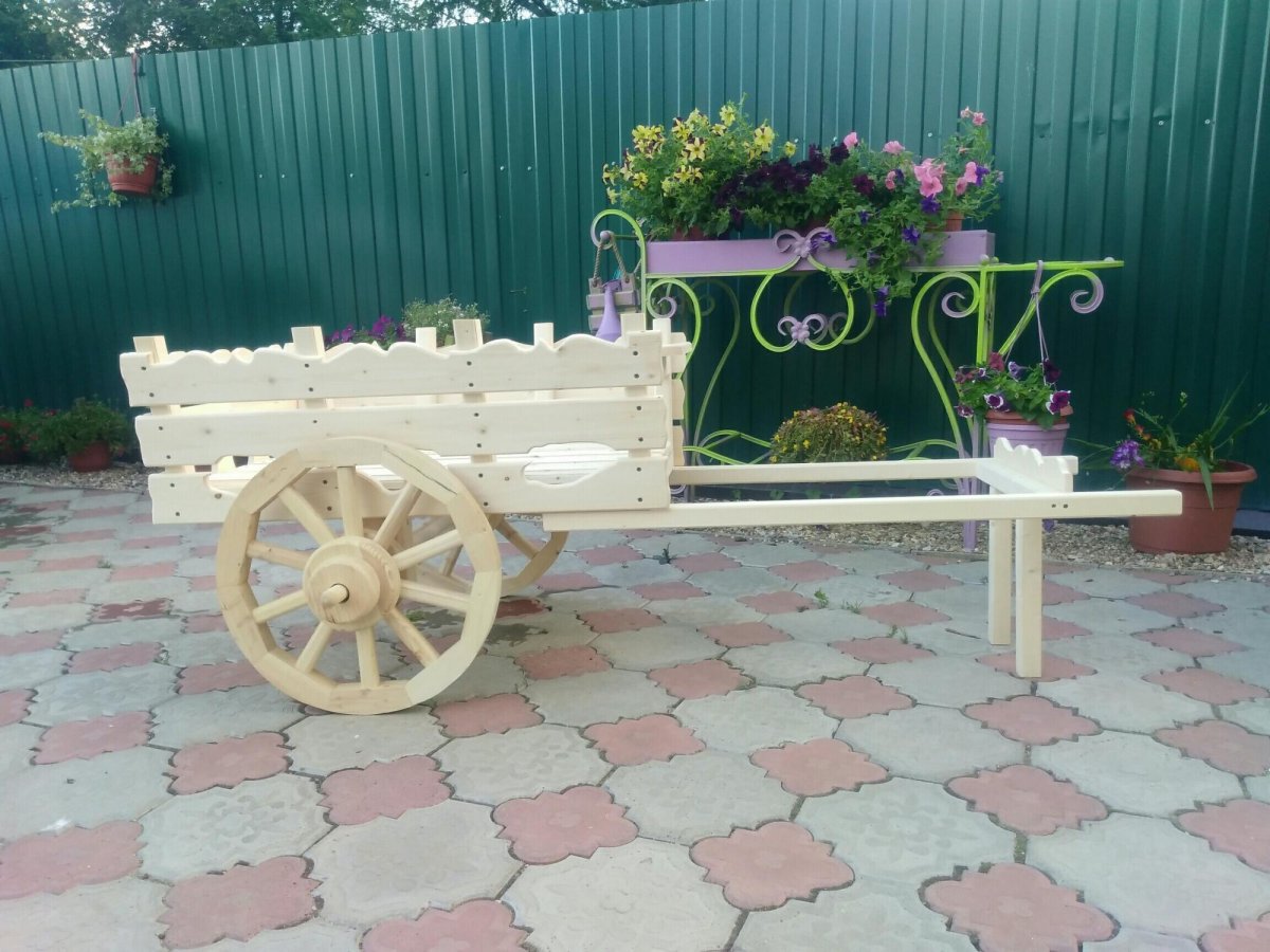 Клумба телега