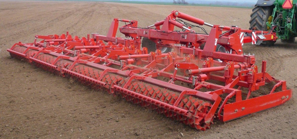 Комбинированный агрегат для предпосевной обработки почвы