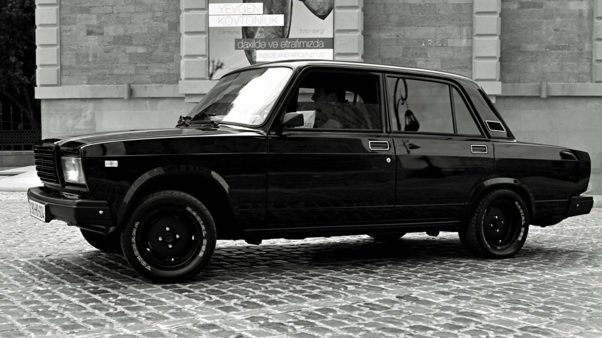 ВАЗ 2107 черная