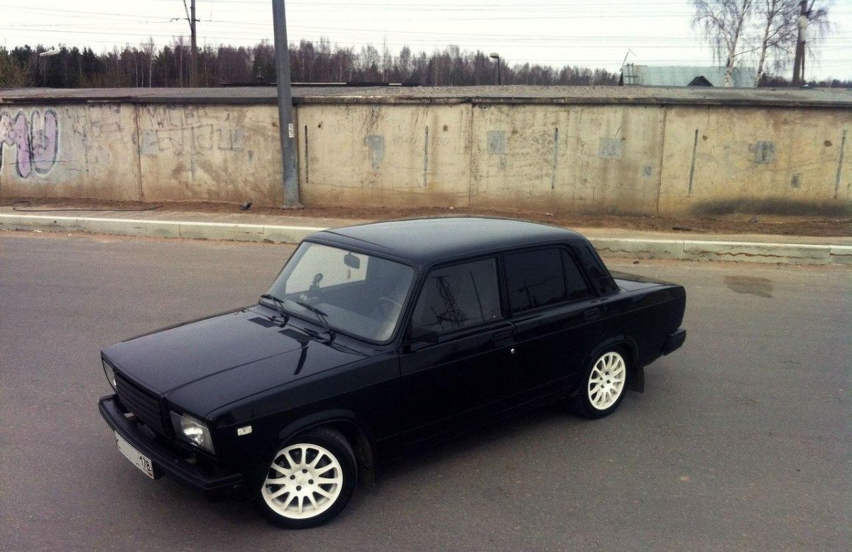 ВАЗ 2107 черная
