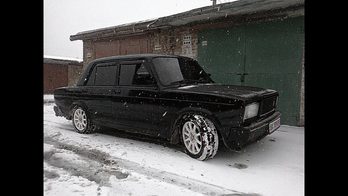 ВАЗ 2107 тюнинговый черный