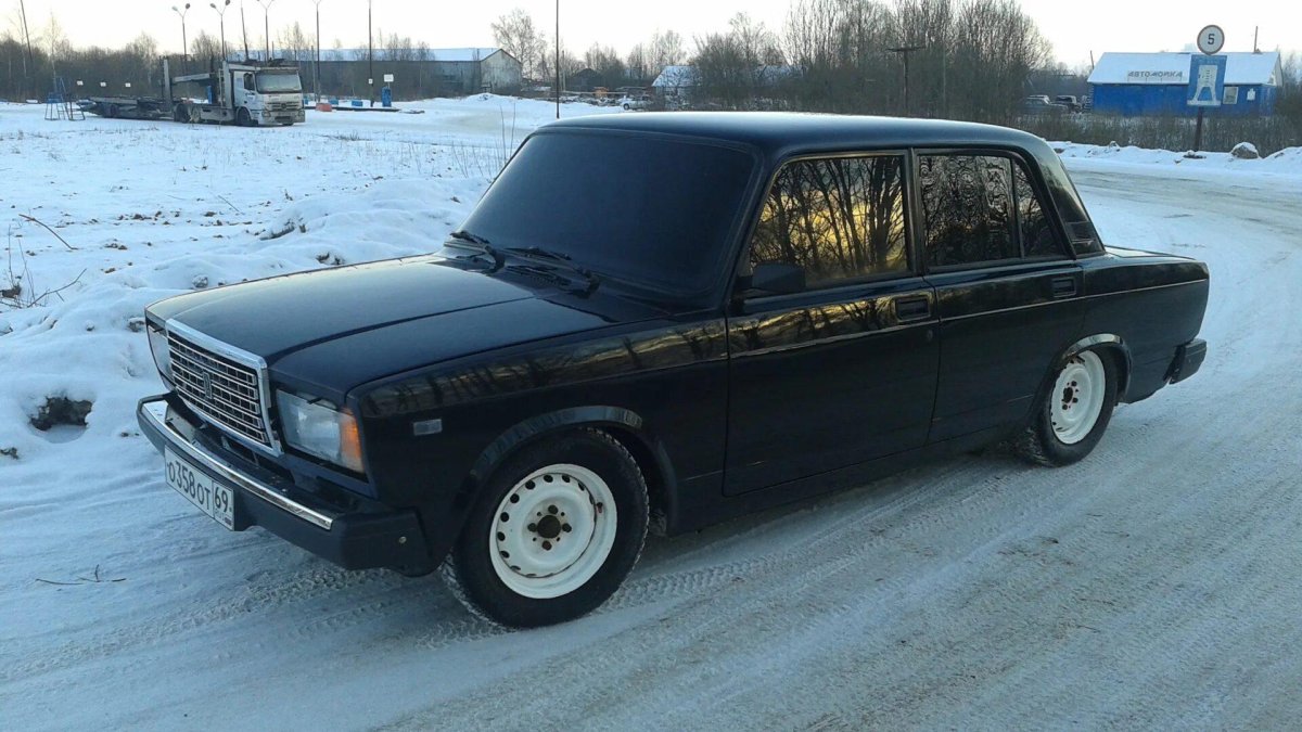 ВАЗ 2107 чёрная тонированная