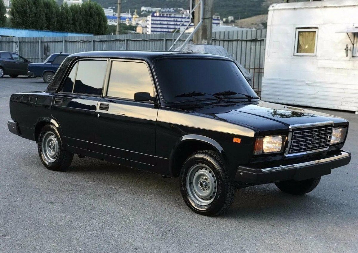 ВАЗ 2107 опер стайл черная