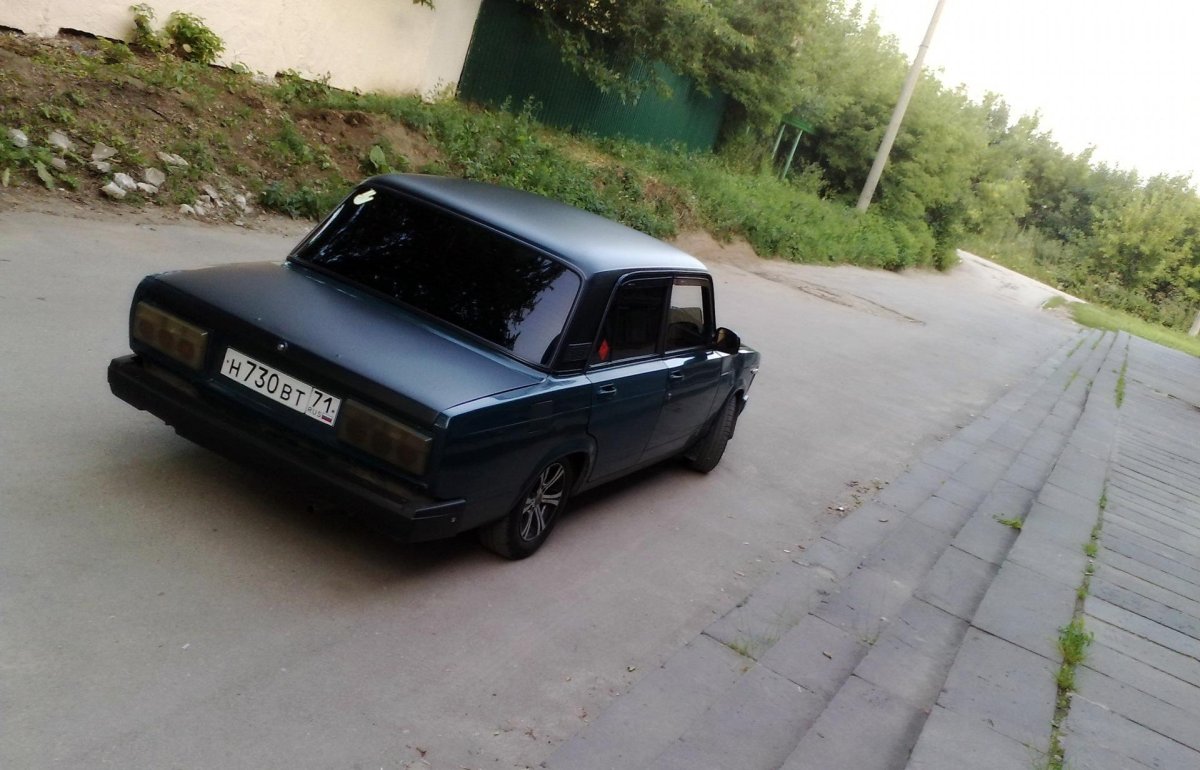 ВАЗ 2107 чёрная тонированная
