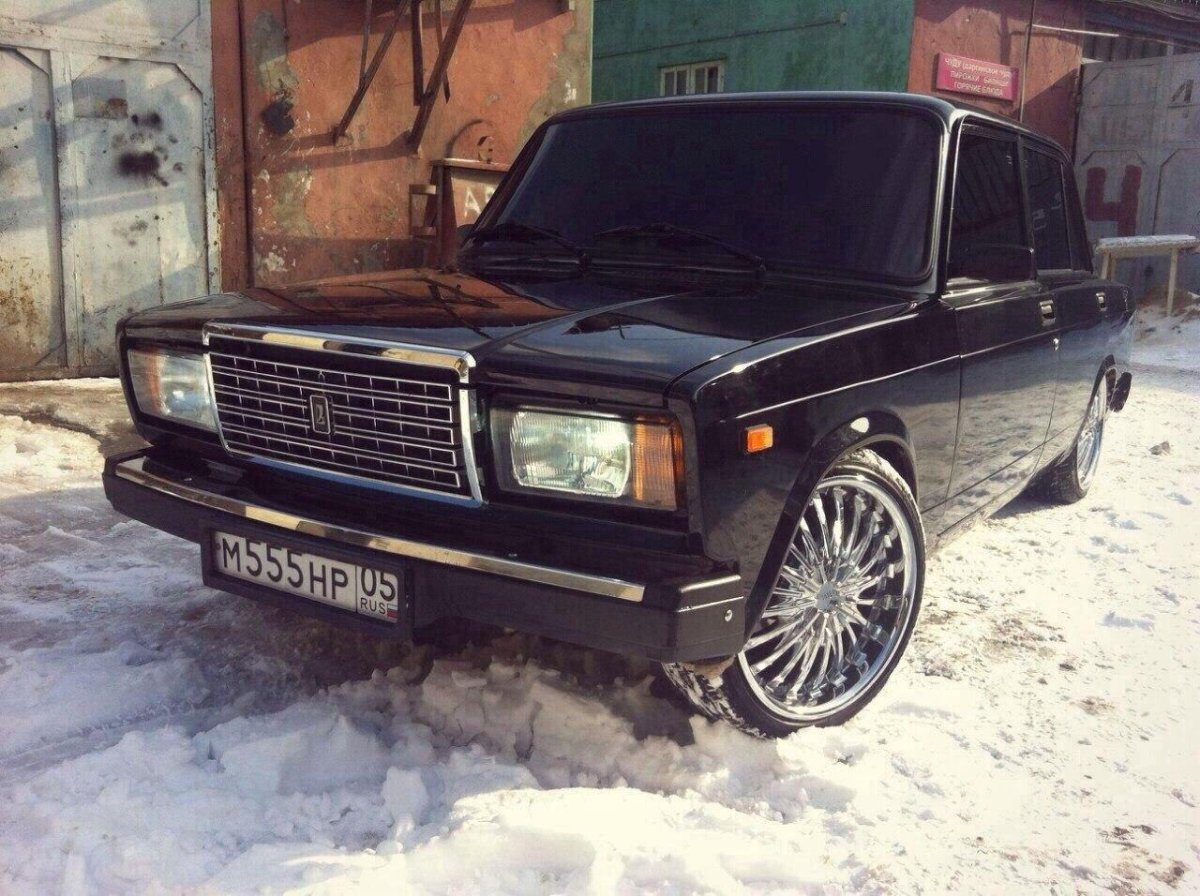 Lada 2107 черный